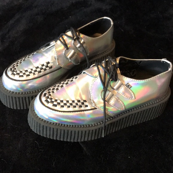tuk holographic creepers